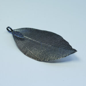 Anhänger Blatt 50x30mm anthrazit